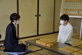 Professional Shogi player emerges from the Yamagata Co-op's Shogi class