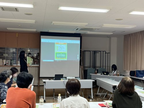 Co-op Kagoshima Izumi Store holds learning session on Smartphone use