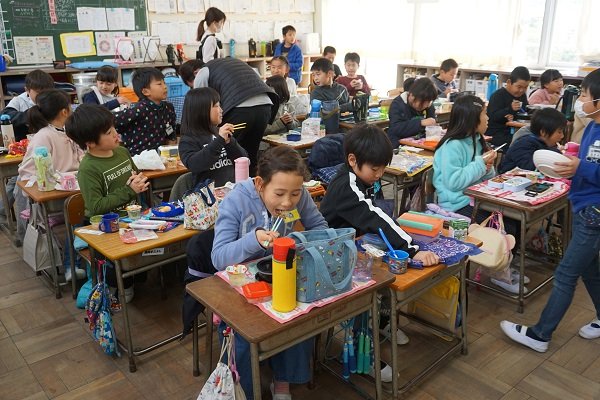 Co-op Mirai provides food items for school meals to kindergartens, elementary and junior high schools in Tateyama city, Chiba Prefecture.