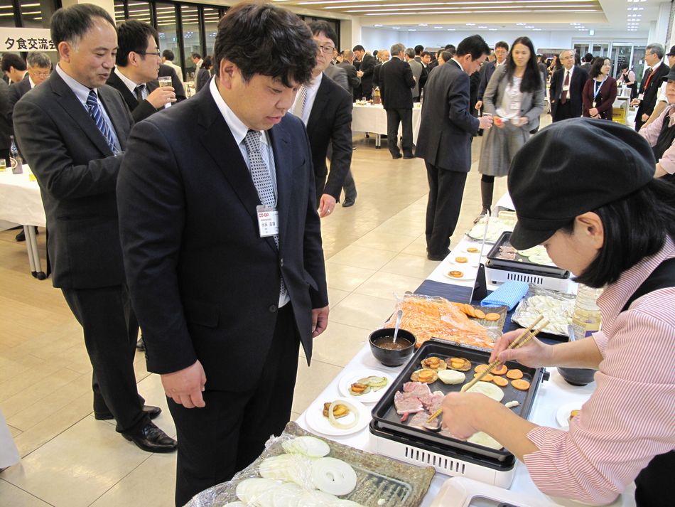 産直グルメバイキングの様子